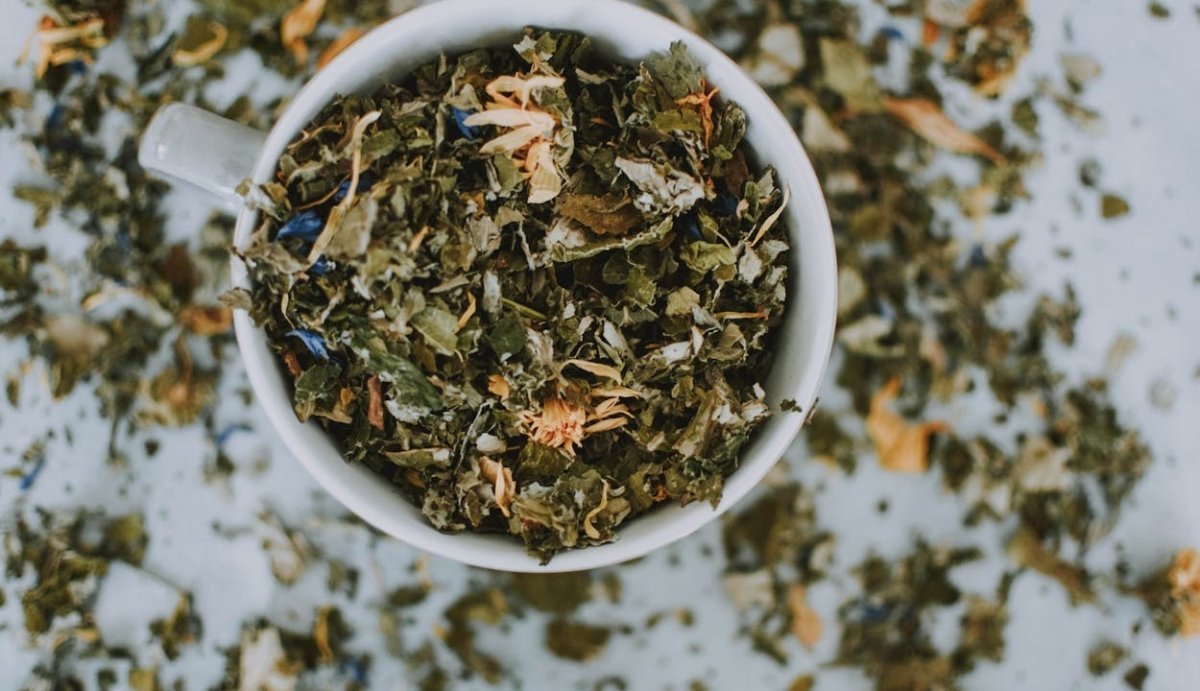5 Best Herbs to Smoke for Energy That Actually Work - VO Inc